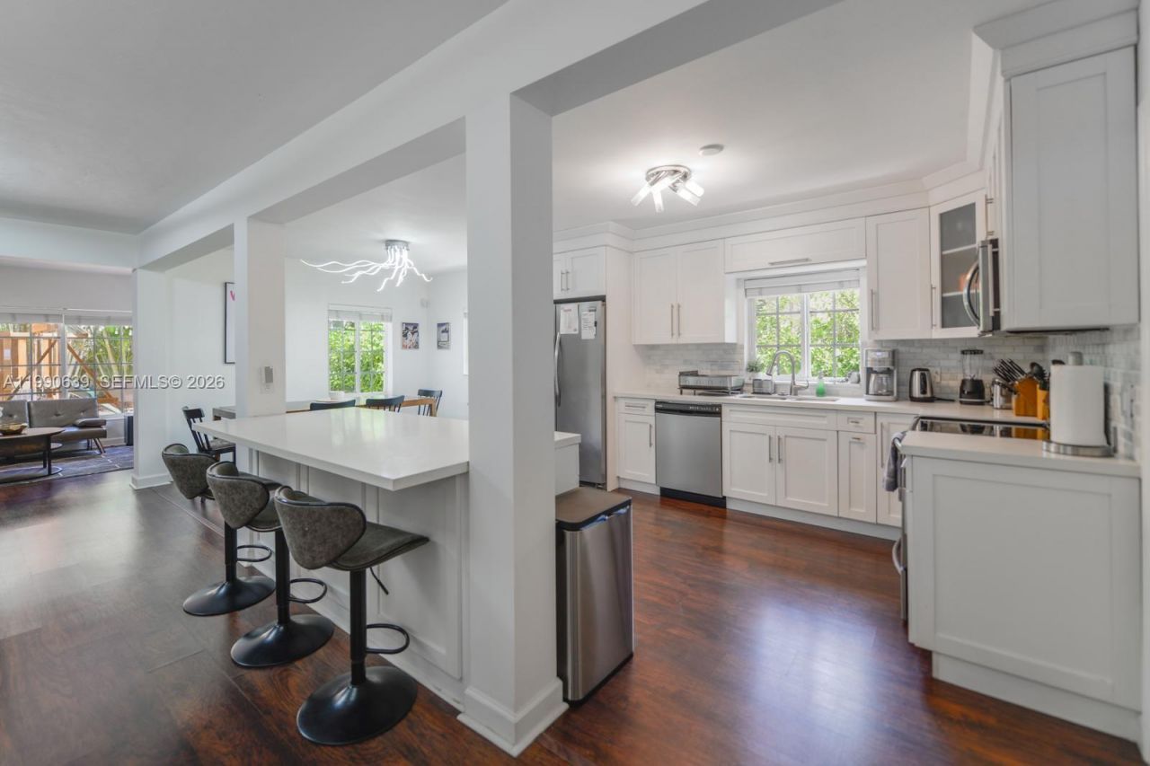 1714 Costado St, Unit 1714, Coral Gables, FL 33134 Photo