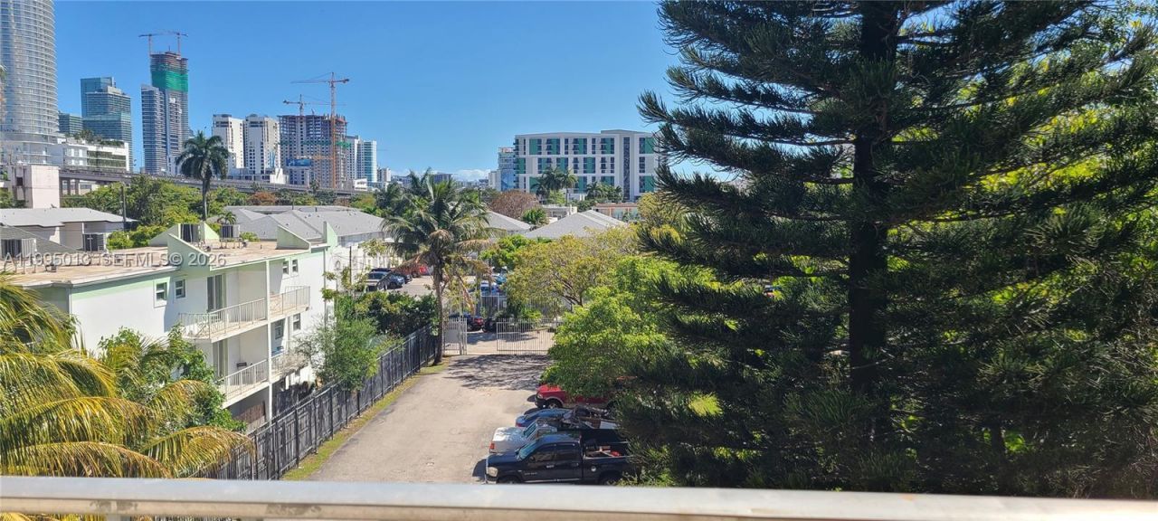 453 SW 2nd St , Unit 306C, Miami, FL 33130 Photo