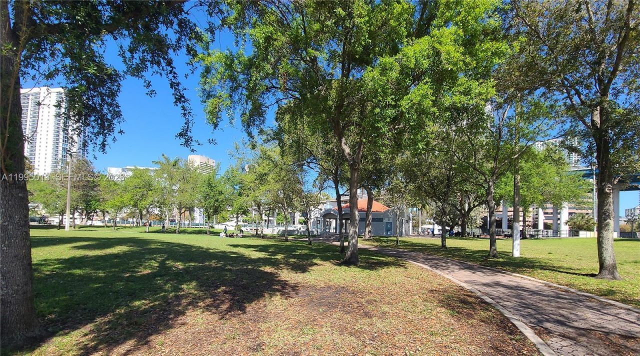 453 SW 2nd St , Unit 306C, Miami, FL 33130 Photo