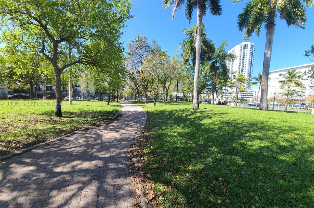 453 SW 2nd St , Unit 306C, Miami, FL 33130 Photo