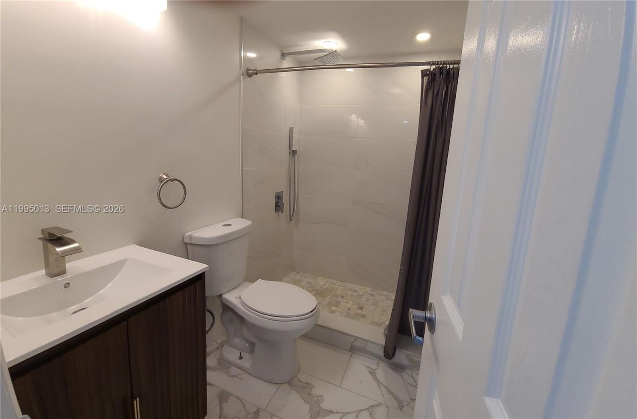 453 SW 2nd St , Unit 306C, Miami, FL 33130 Photo