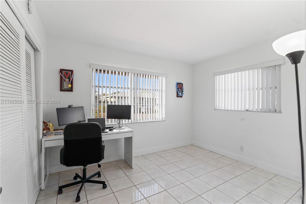 6802 NW 58th Ct, Tamarac, FL 33321 Photo