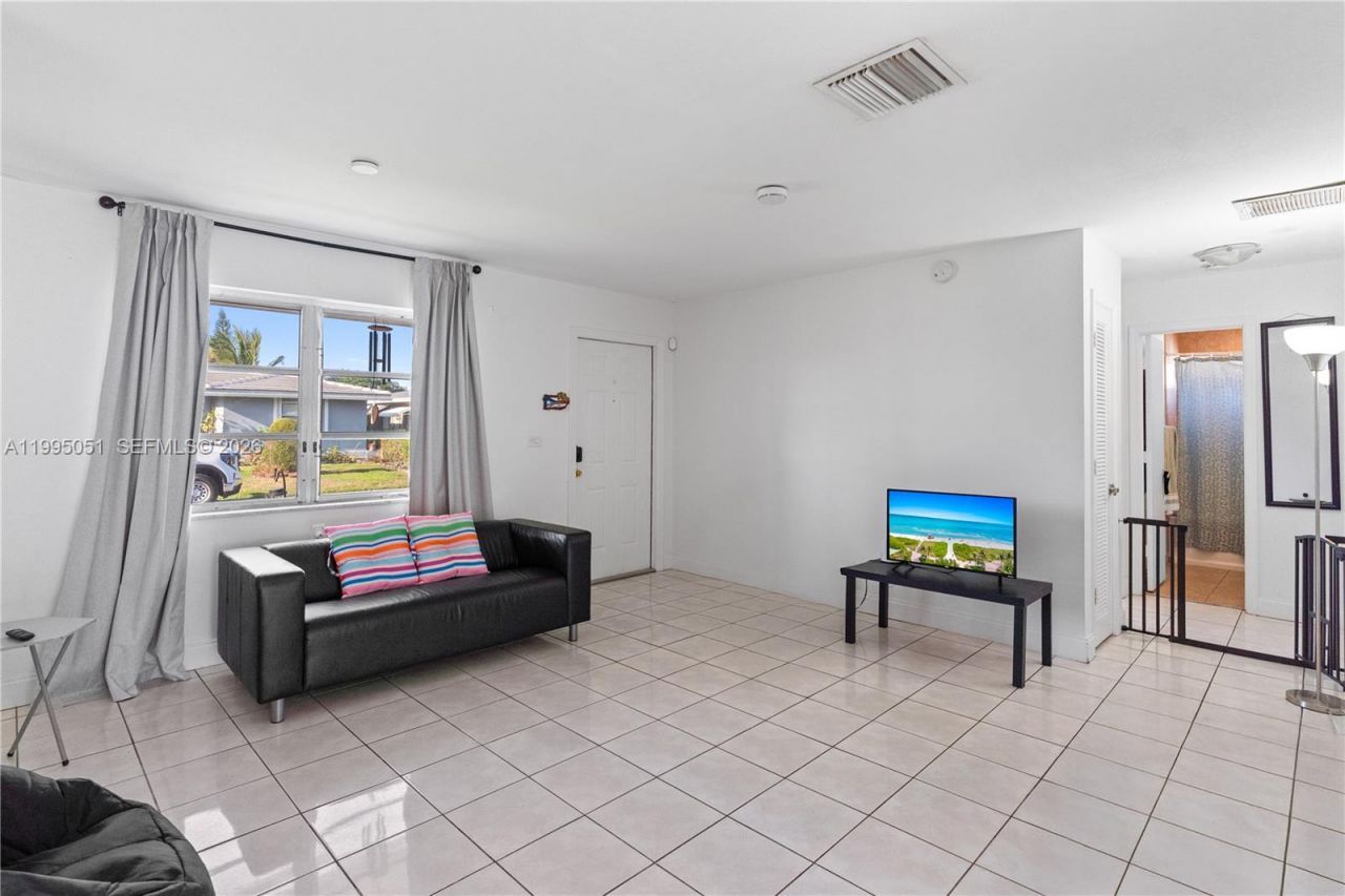 6802 NW 58th Ct, Tamarac, FL 33321 Photo