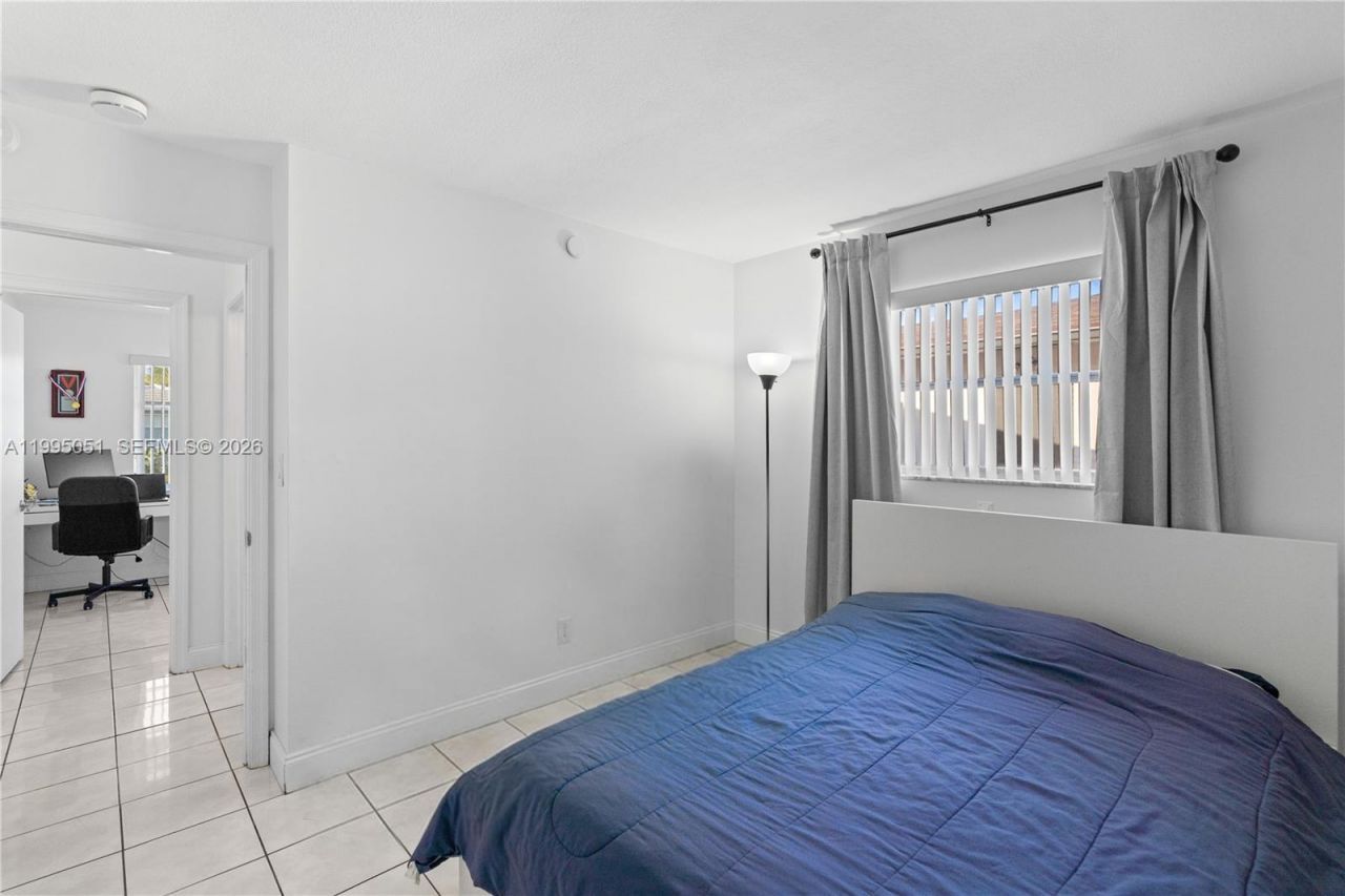 6802 NW 58th Ct, Tamarac, FL 33321 Photo