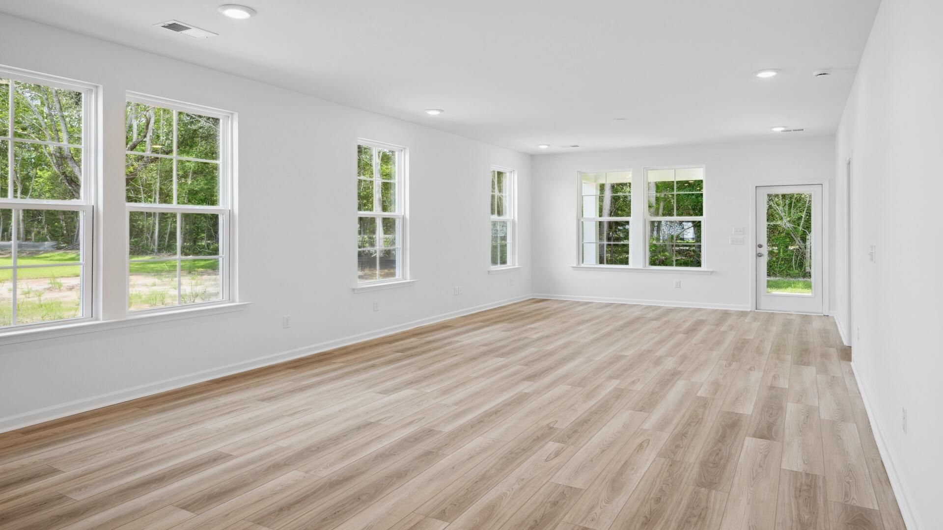 448 Cadbury Loop Photo 11