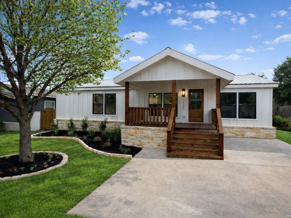 12140 Eidelweiss Dr, LaCoste, TX 78039