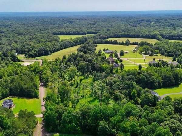 1 OAK VIEW LOOP, Bolivar, TN 38008