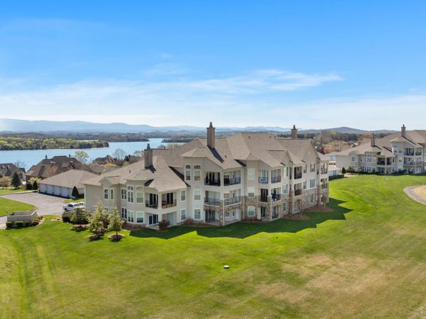 555 Rarity Bay Pkwy, Vonore, TN 37885