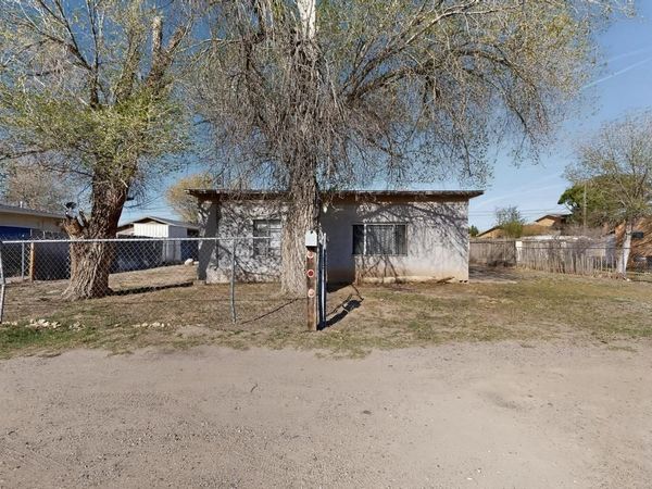 105 Barcelona Circle SW, Albuquerque, NM 87105