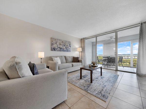 575 Oaks Lane, Unit 1009, Pompano Beach, FL 33069