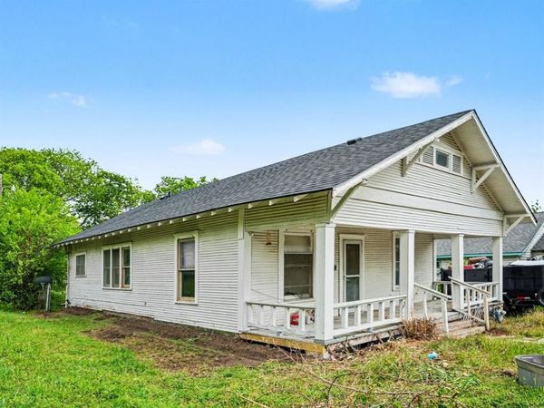 108 E Tyler Street , Ennis, TX 75119