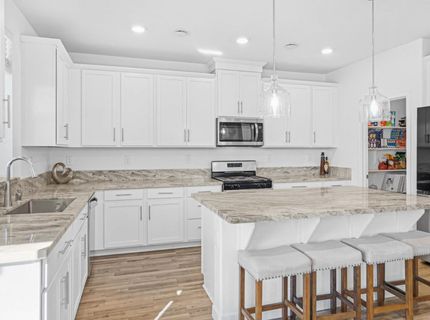 8629 Lakha Cir, Sacramento, CA 95828 Photo