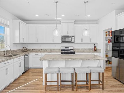 8629 Lakha Cir, Sacramento, CA 95828 Photo