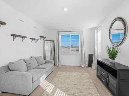 8629 Lakha Cir, Sacramento, CA 95828 Photo