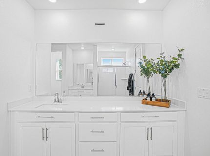 8629 Lakha Cir, Sacramento, CA 95828 Photo