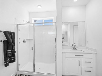 8629 Lakha Cir, Sacramento, CA 95828 Photo