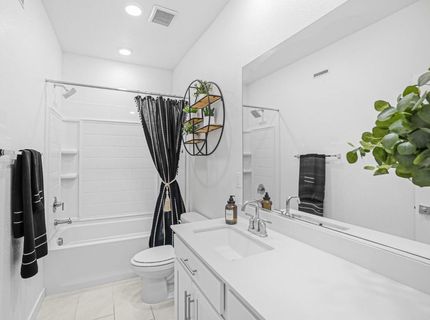 8629 Lakha Cir, Sacramento, CA 95828 Photo