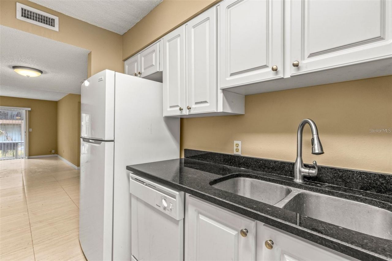 7510 Presley Place , Unit 99-B, Tampa, FL 33617 Photo