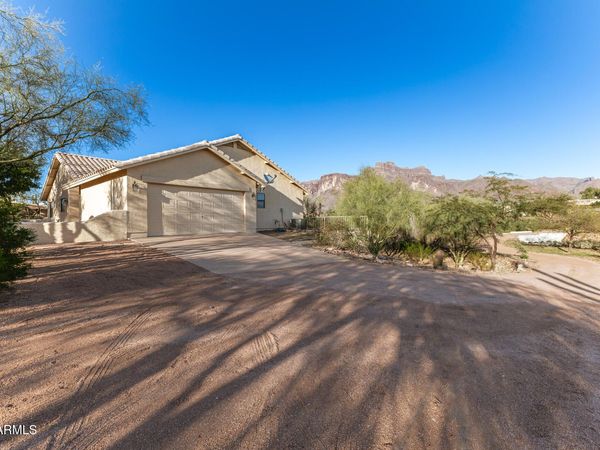 368 N MOUNTAIN VIEW Road, Apache Junction, AZ 85119