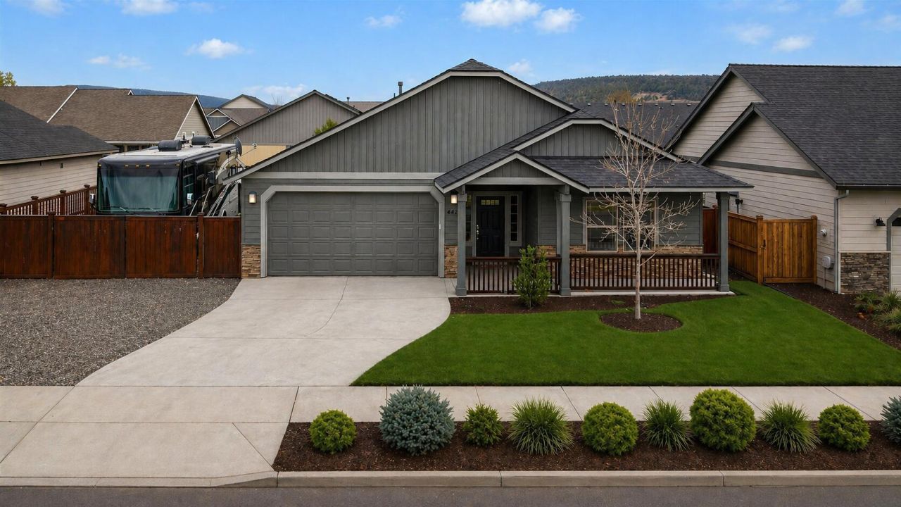 442 SE Pioneer Drive, Prineville, OR 97754 Main Photo