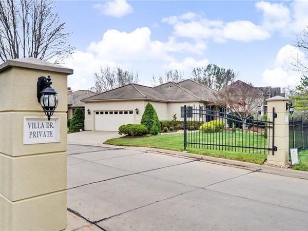 5727 Villa Drive, Lawrence, KS 66047