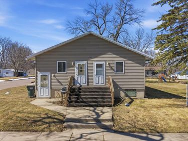 226 3rd Avenue S, Brownton, MN 55312