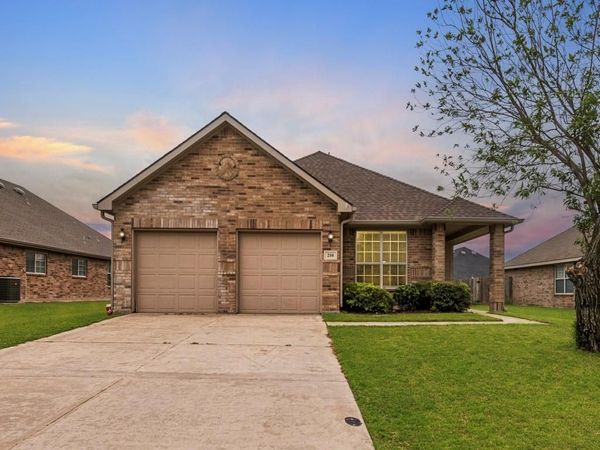 210 Silver Spur Drive , Waxahachie, TX 75165