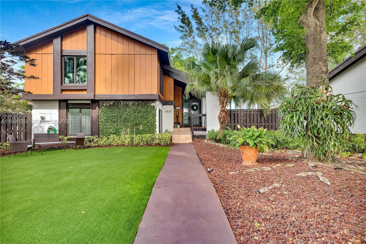 1610 W Sandpiper Cir, Pembroke Pines, FL 33026 Photo