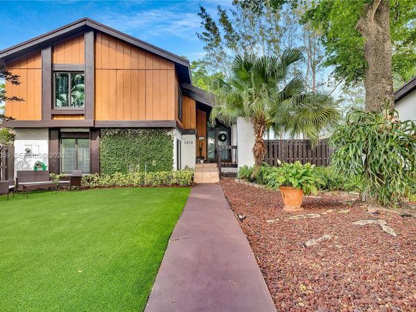 1610 W Sandpiper Cir, Pembroke Pines, FL 33026