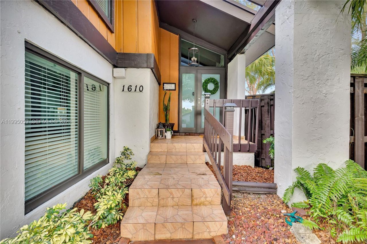 1610 W Sandpiper Cir, Pembroke Pines, FL 33026 Photo