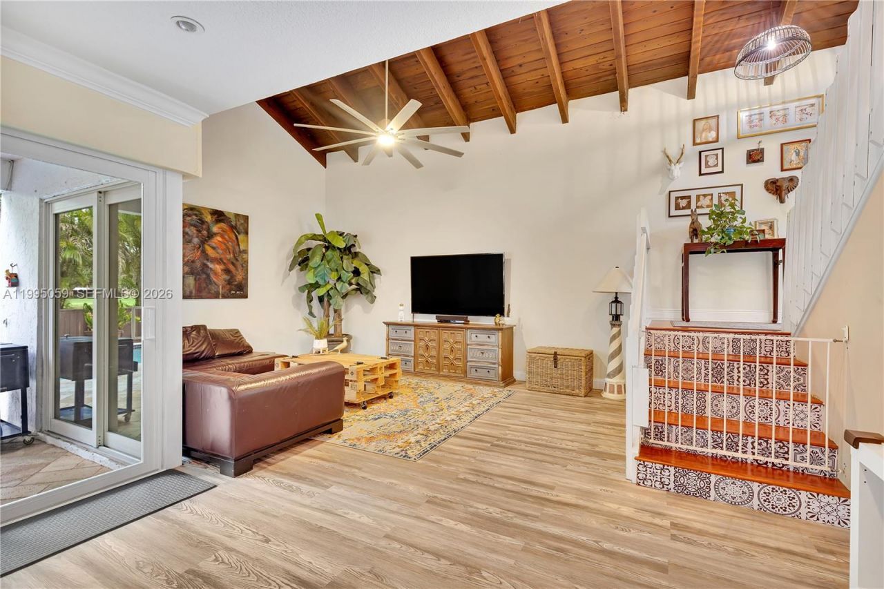 1610 W Sandpiper Cir, Pembroke Pines, FL 33026 Photo