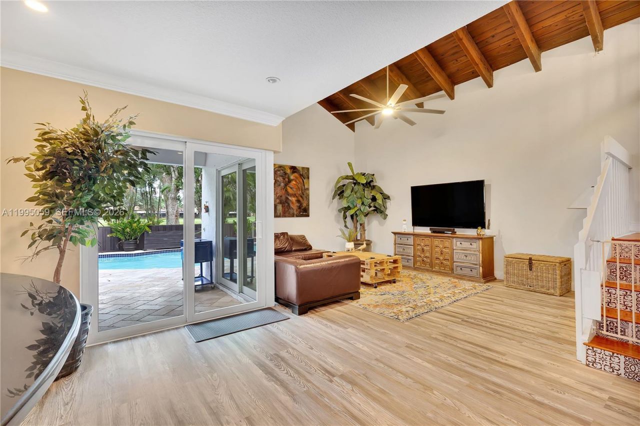 1610 W Sandpiper Cir, Pembroke Pines, FL 33026 Photo