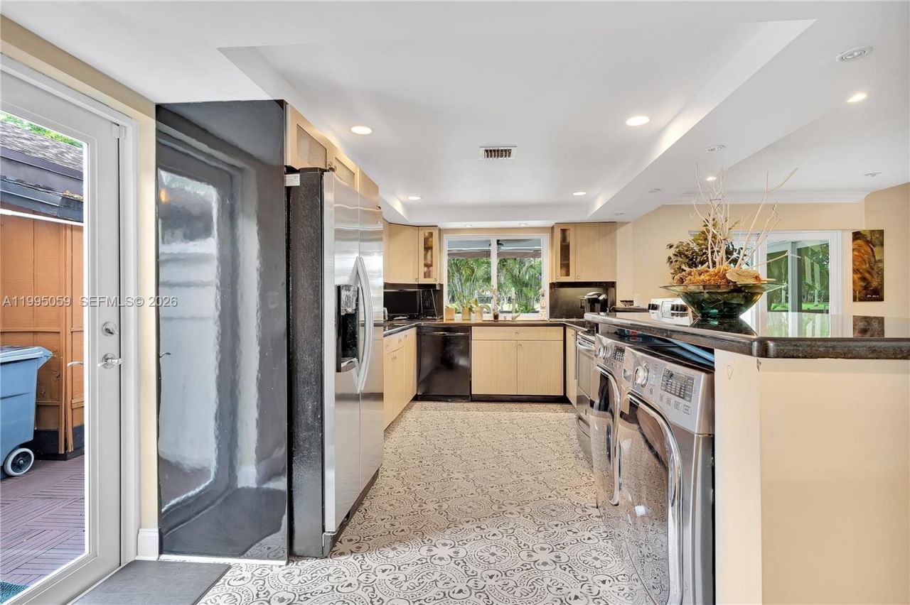 1610 W Sandpiper Cir, Pembroke Pines, FL 33026 Photo