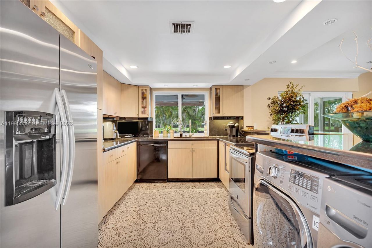 1610 W Sandpiper Cir, Pembroke Pines, FL 33026 Photo