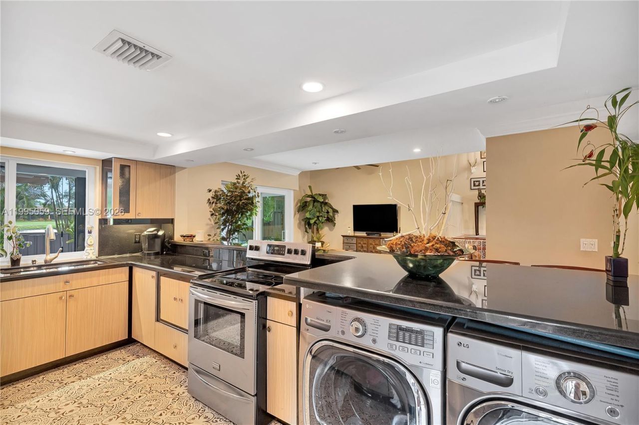 1610 W Sandpiper Cir, Pembroke Pines, FL 33026 Photo
