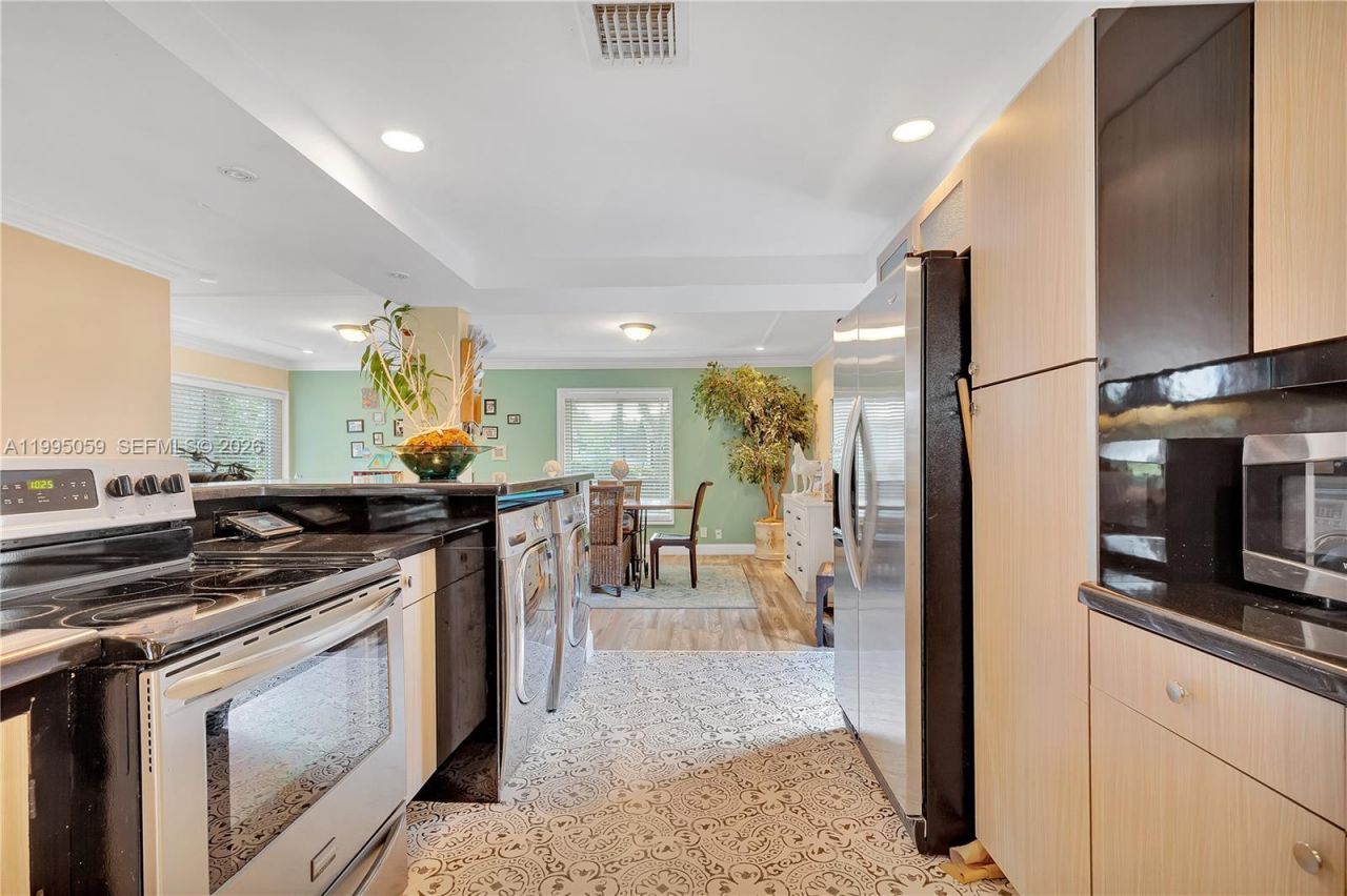 1610 W Sandpiper Cir, Pembroke Pines, FL 33026 Photo
