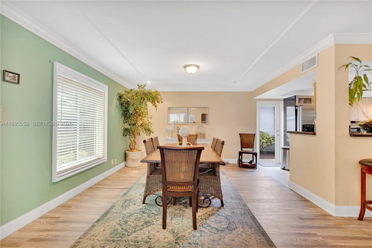 1610 W Sandpiper Cir, Pembroke Pines, FL 33026 Photo