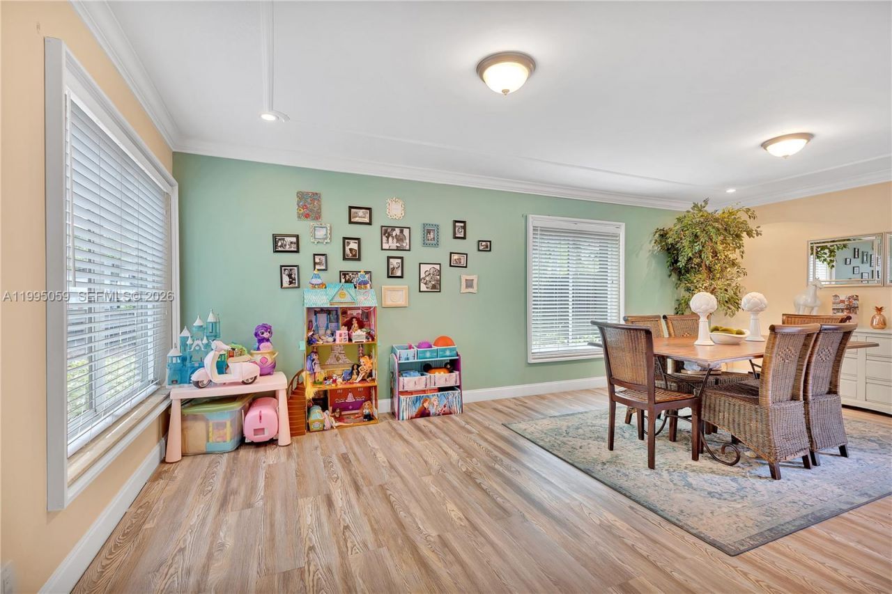 1610 W Sandpiper Cir, Pembroke Pines, FL 33026 Photo