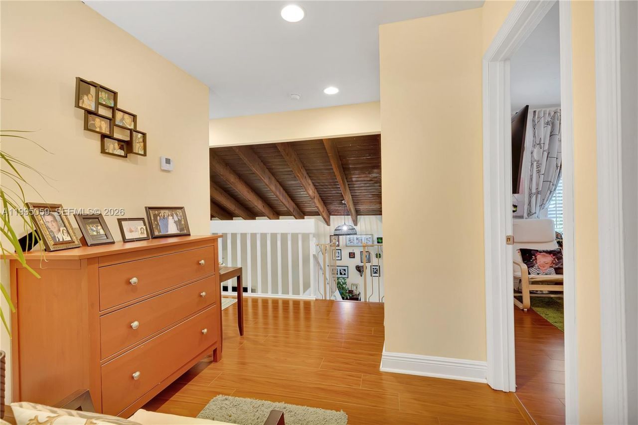 1610 W Sandpiper Cir, Pembroke Pines, FL 33026 Photo