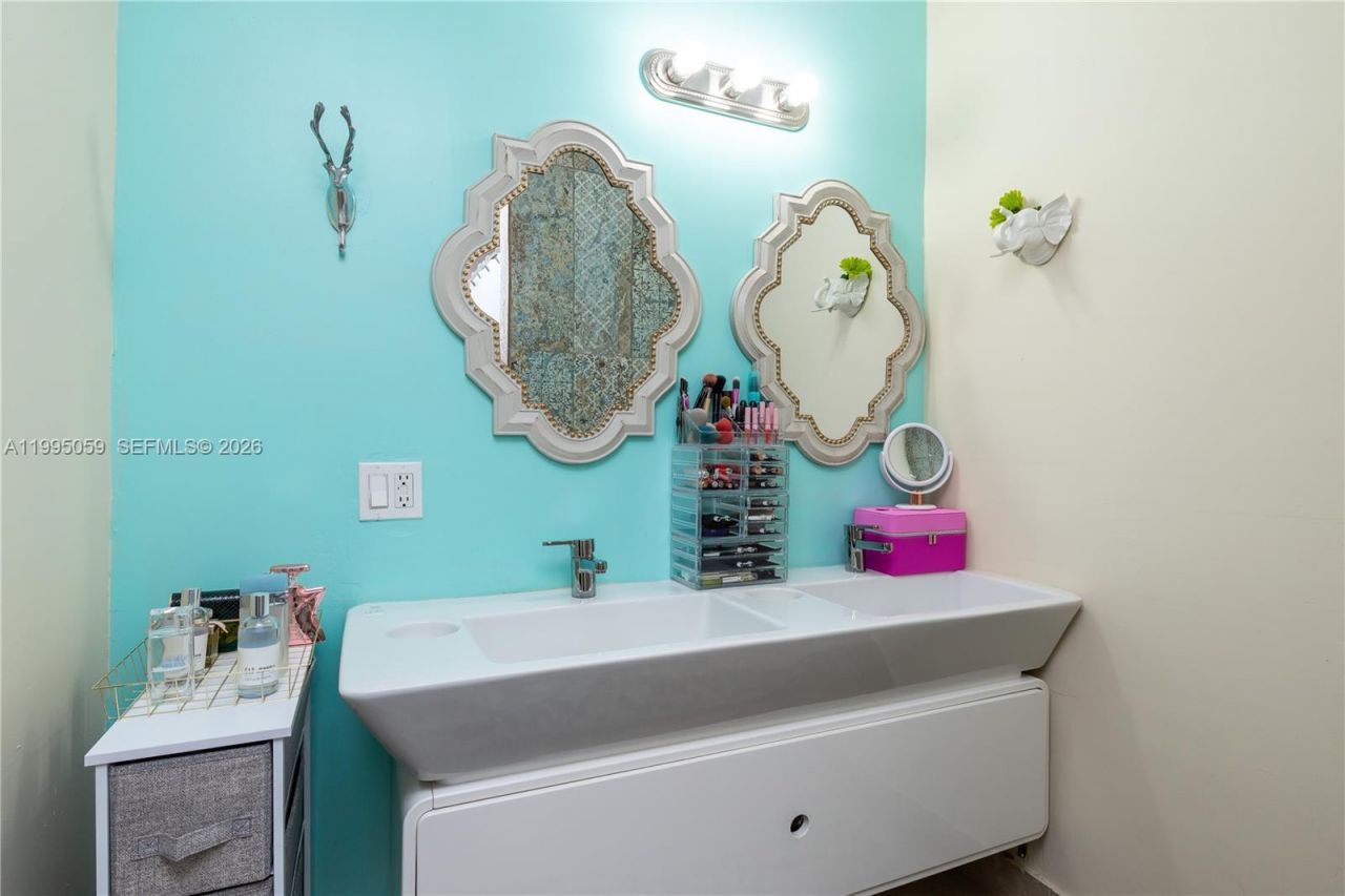 1610 W Sandpiper Cir, Pembroke Pines, FL 33026 Photo