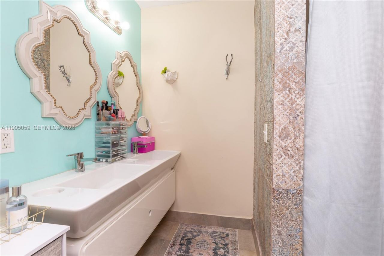 1610 W Sandpiper Cir, Pembroke Pines, FL 33026 Photo