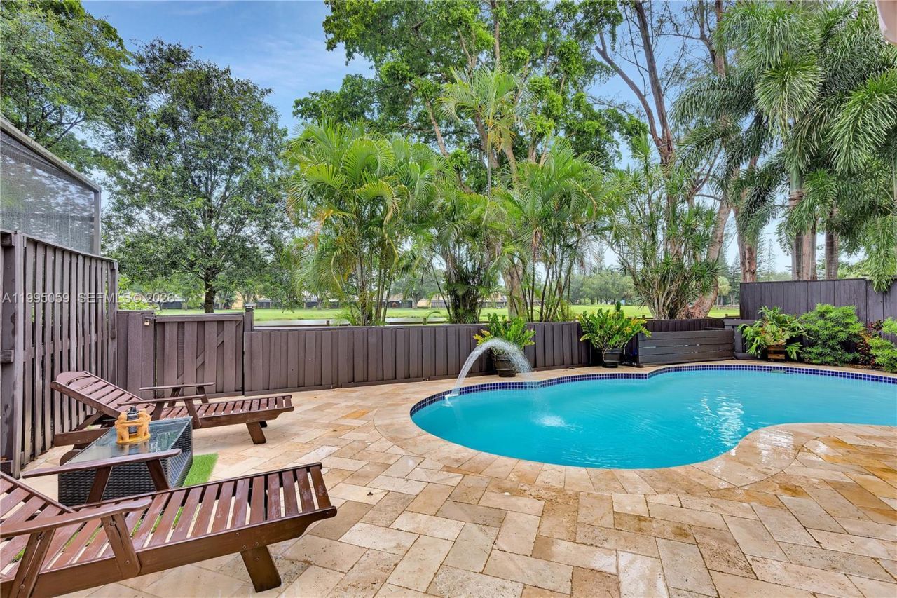 1610 W Sandpiper Cir, Pembroke Pines, FL 33026 Photo