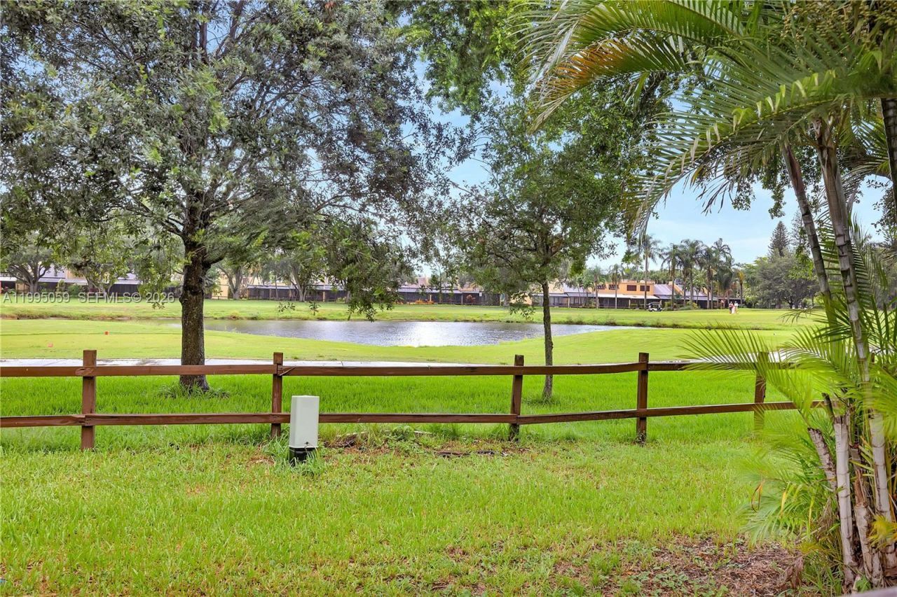1610 W Sandpiper Cir, Pembroke Pines, FL 33026 Photo