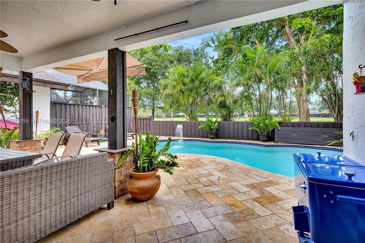1610 W Sandpiper Cir, Pembroke Pines, FL 33026 Photo