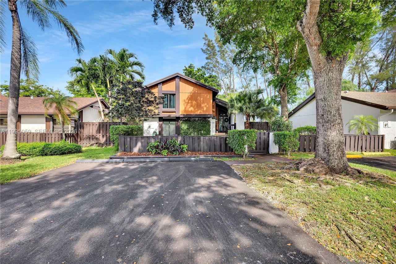 1610 W Sandpiper Cir, Pembroke Pines, FL 33026 Photo