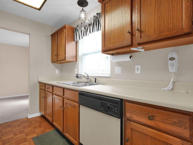 585 Tall Oaks Drive, Columbus, OH 43230 Photo 12