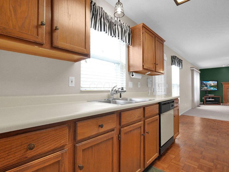 585 Tall Oaks Drive, Columbus, OH 43230 Photo 13