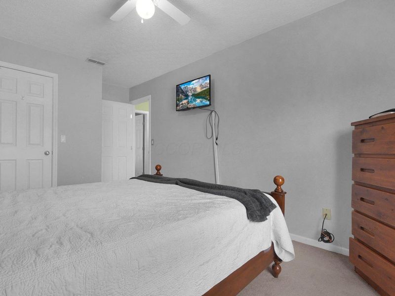 585 Tall Oaks Drive, Columbus, OH 43230 Photo 22