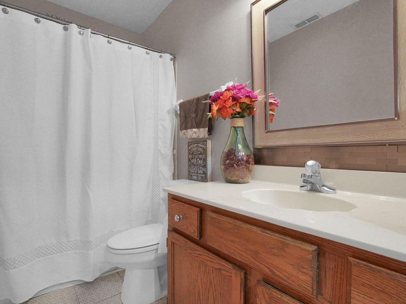 585 Tall Oaks Drive, Columbus, OH 43230 Photo 25