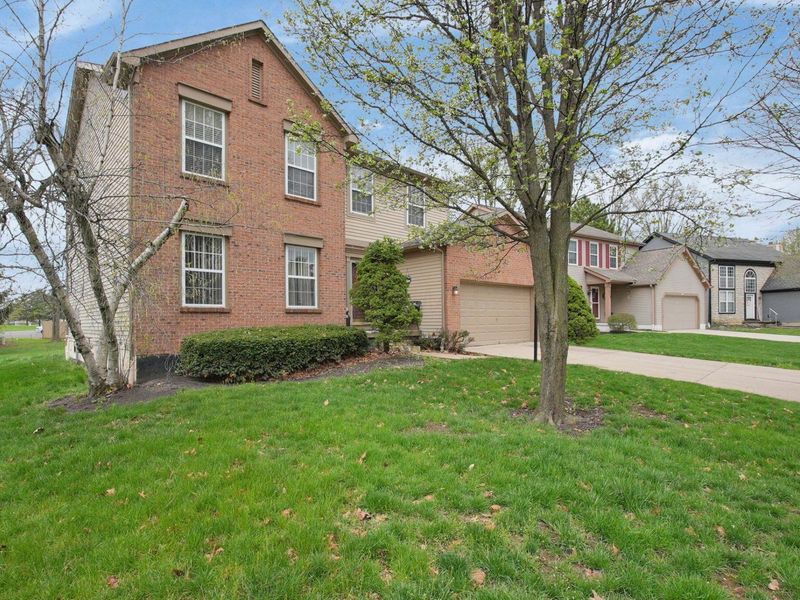 585 Tall Oaks Drive, Columbus, OH 43230 Photo 3